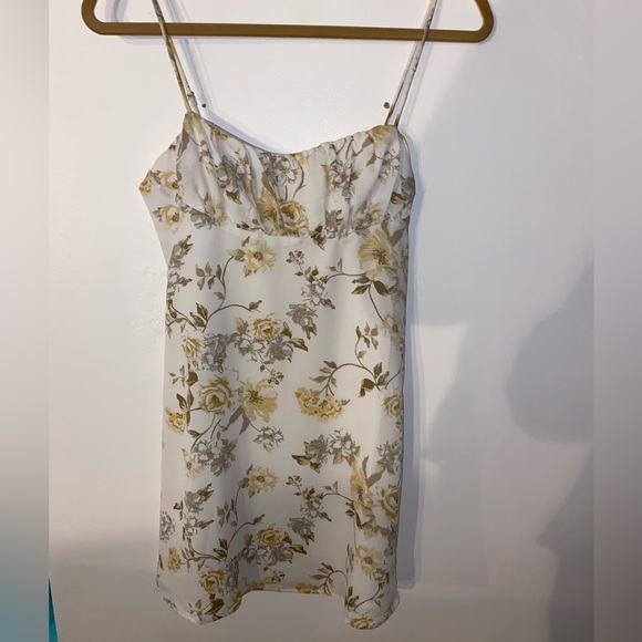 Beautiful white spring dress! Worn once!! Fits smaller, pretty short. - Picture 1 of 3